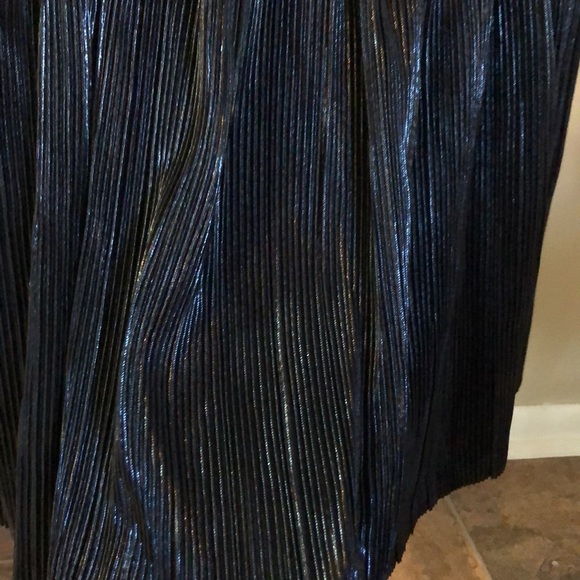 Black shimmer skirt - Picture 3 of 4